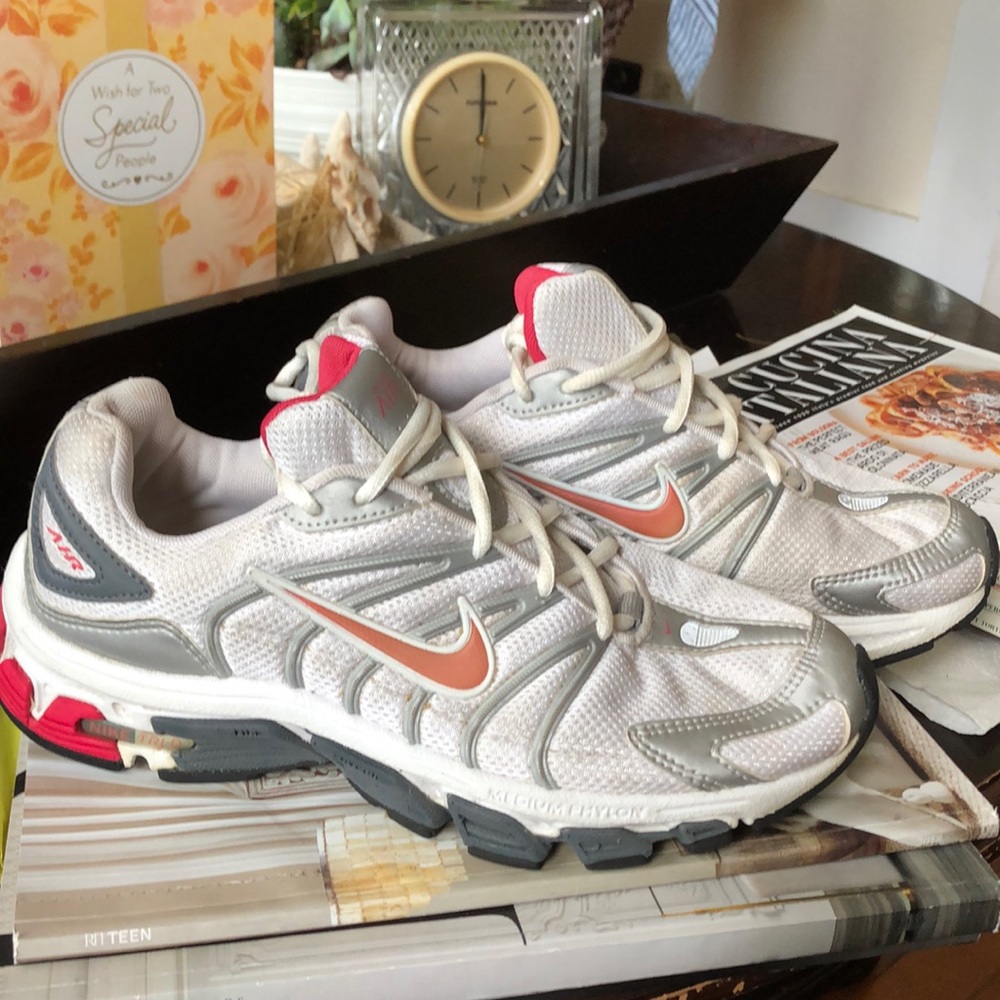 Women shoes 👟 very clean and nice shoes